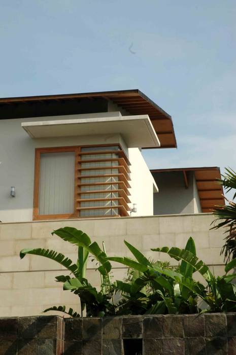 Residential_Landed_Semi-Detached House, daksaja architects and planners daksaja architects and planners Rumah Tropis Kayu Wood effect