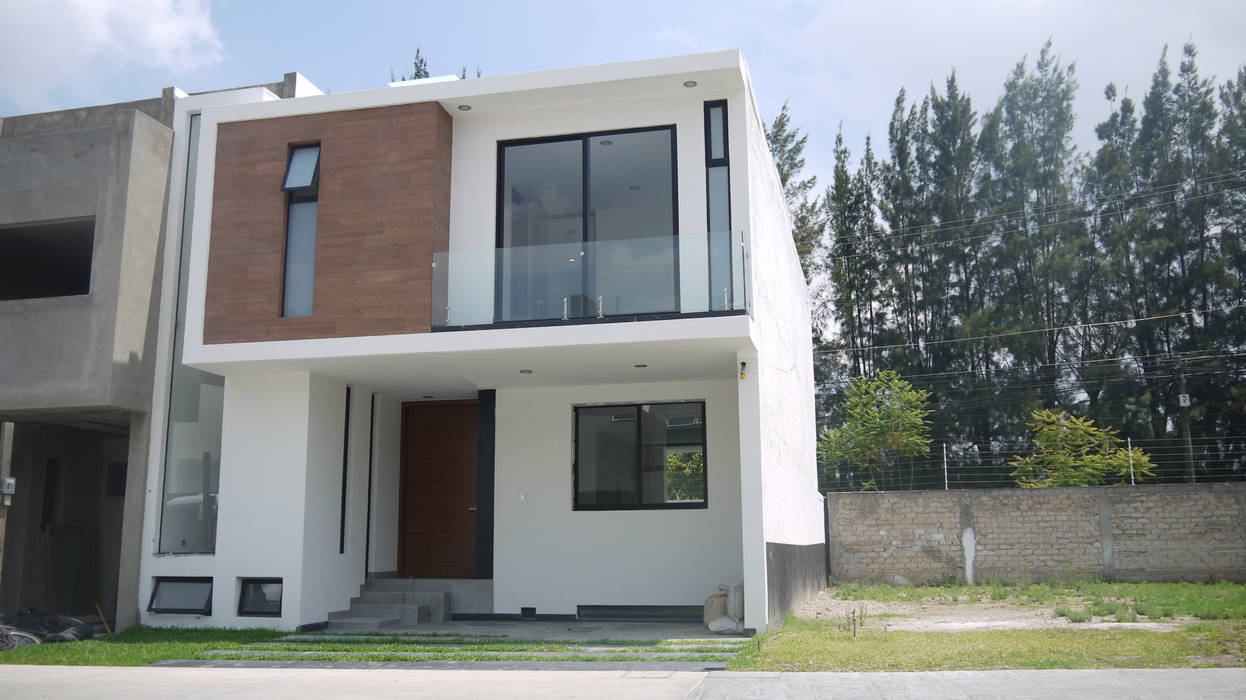 Fachada DEVELOP ARQUITECTOS Casas unifamiliares Madera Acabado en madera