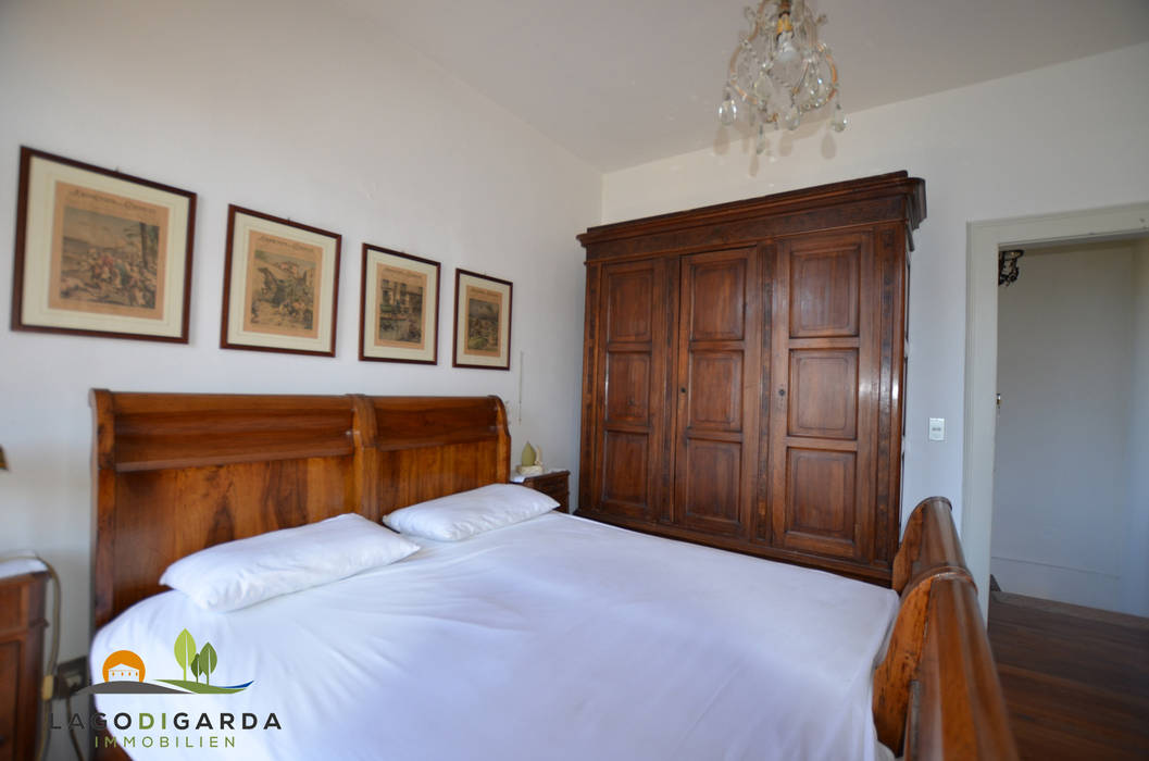 Historische Stadtvilla direkt am Gardasee, Lago di Garda Immobilien Lago di Garda Immobilien Mediterrane Schlafzimmer