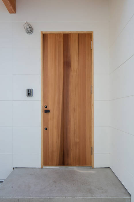 House-St, 伊藤憲吾建築設計事務所 伊藤憲吾建築設計事務所 Front doors Wood Wood effect