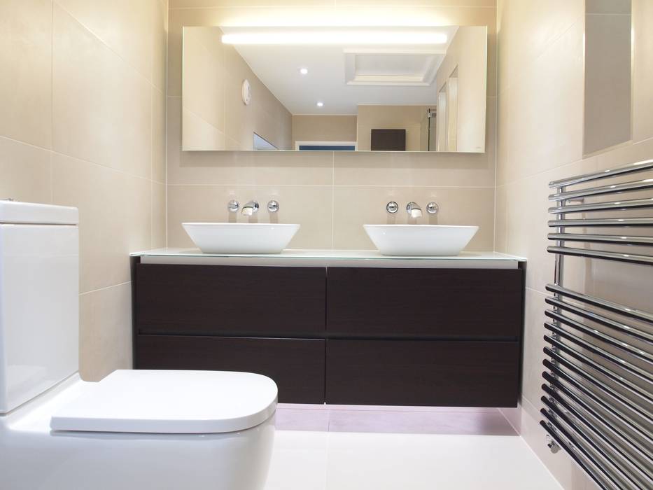 His 'n' Hers Ensuite, DeVal Bathrooms DeVal Bathrooms Phòng tắm phong cách hiện đại