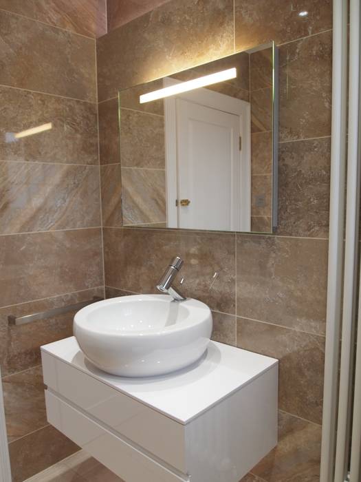 Inviting Cloakroom, DeVal Bathrooms DeVal Bathrooms Baños de estilo moderno