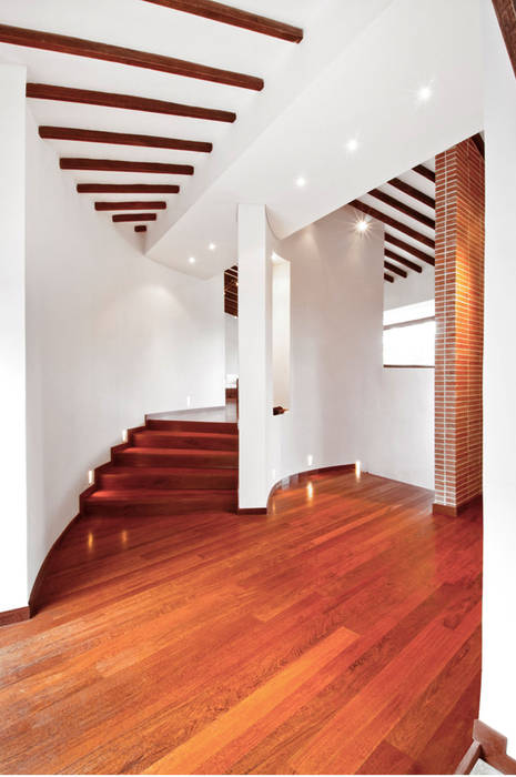 CASA ALCAPANI - Acceso zona privada - FR ARQUITECTURA S.A.S. Pasillos, vestíbulos y escaleras de estilo clásico