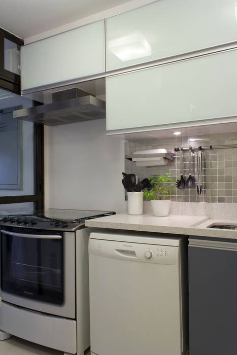 RG HOME - Moema, Semíramis Alice Arquitetura & Design Semíramis Alice Arquitetura & Design Minimalist kitchen