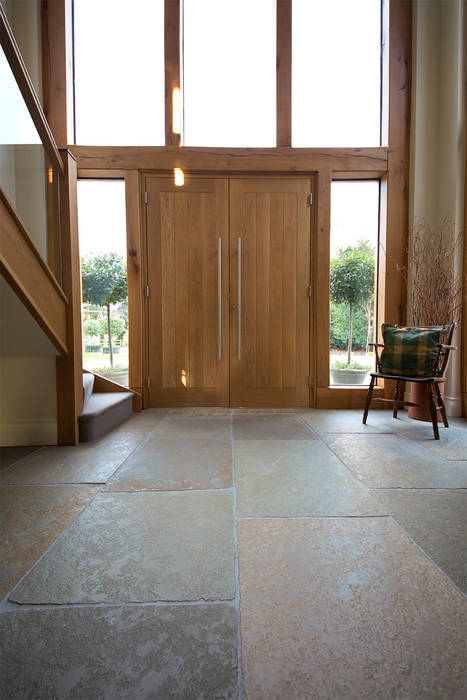 A Beautiful Entrance: Umbrian Limestone, Quorn Stone Quorn Stone Rustic style corridor, hallway & stairs Limestone