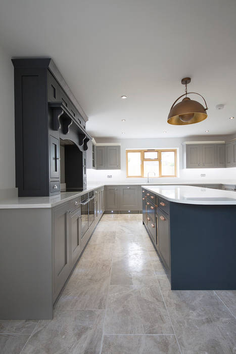 Luxury Kitchen: Silver Cloud Limestone, Quorn Stone Quorn Stone Modern kitchen Limestone