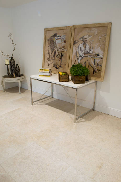 Contempoary Home: Florence Limestone, Quorn Stone Quorn Stone Modern corridor, hallway & stairs Limestone