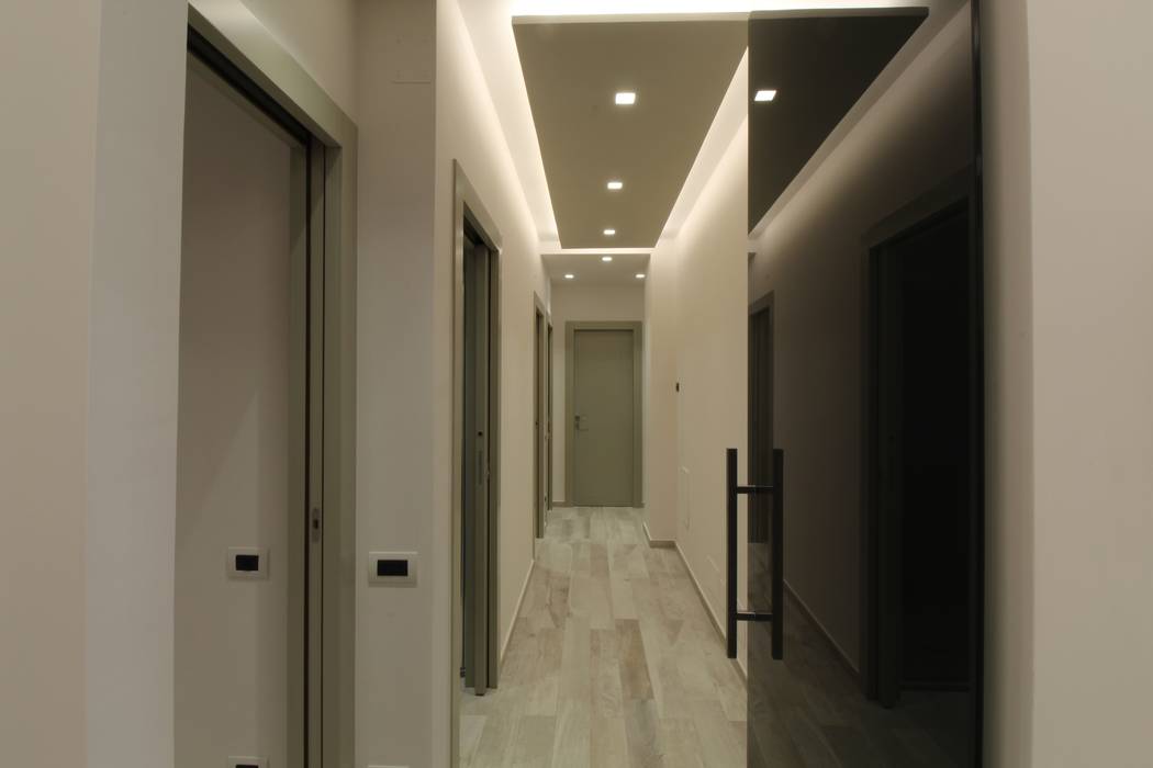 Poche modifiche, grandi cambiamenti!, Studio di Progettazione e Design "ARCHITÈ" Studio di Progettazione e Design 'ARCHITÈ' Modern corridor, hallway & stairs