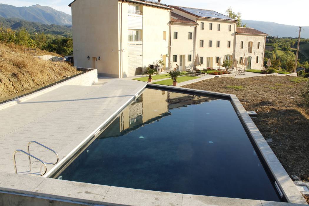 Una casa immersa nel verde con una stupenda piscina ., Aquazzura Piscine Aquazzura Piscine مسبح حديقة