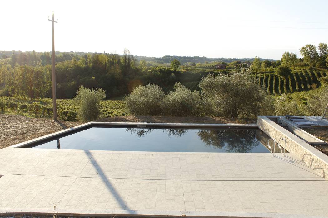 Una casa immersa nel verde con una stupenda piscina ., Aquazzura Piscine Aquazzura Piscine Piletas de jardín