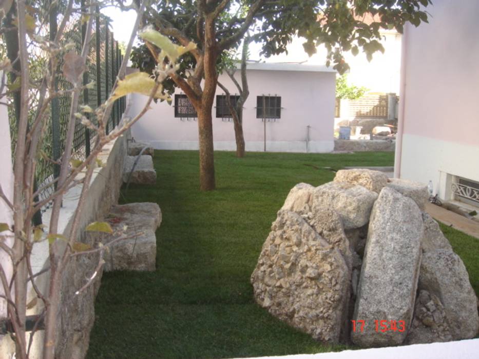 Moradia Porto Jardins rústicos por Viveiros da Boa Nova, Lda Rústico