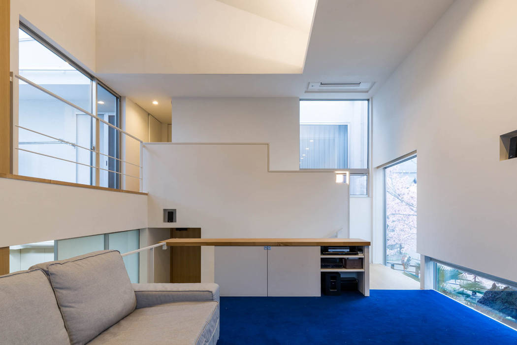 桜と暮らす家, Kenji Yanagawa Architect and Associates Kenji Yanagawa Architect and Associates Modern living room Wood Wood effect