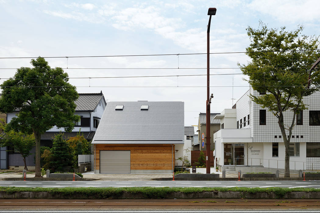 豊橋市 八町通の家, スタジオグラッペリ １級建築士事務所 ／ studio grappelli architecture office スタジオグラッペリ １級建築士事務所 ／ studio grappelli architecture office 現代房屋設計點子、靈感 & 圖片