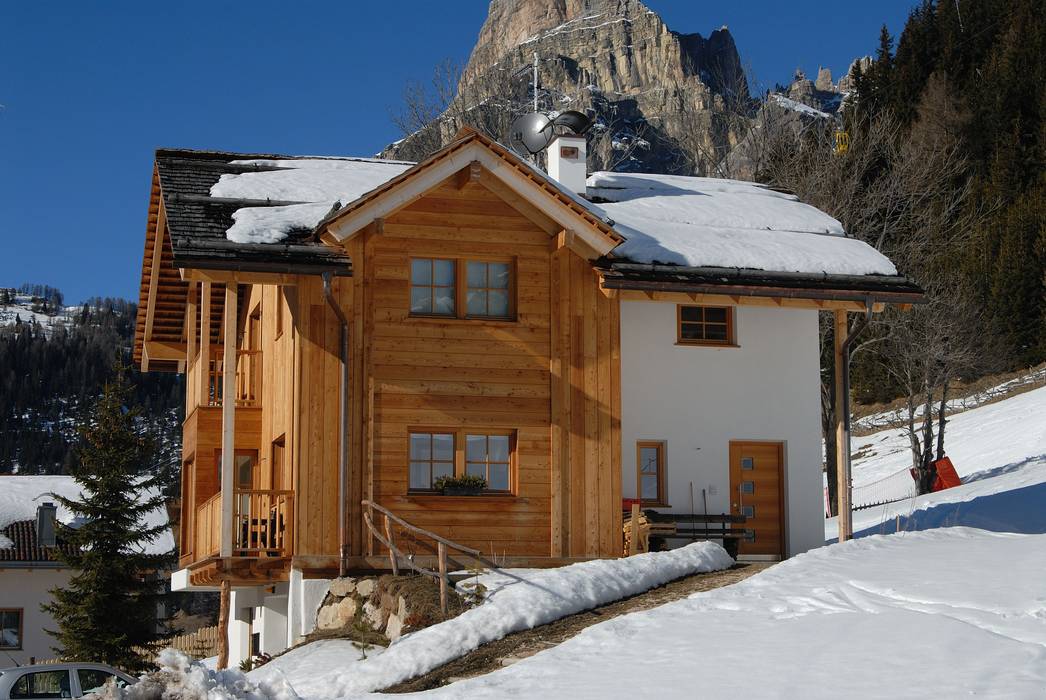 Una casa da montagna in Trentino Woodbau Srl Casa di legno Legno Effetto legno casa da montagna,casa di montagna,corvara,trentino,casa passiva,larice,casa in legno,casa di legno,legno