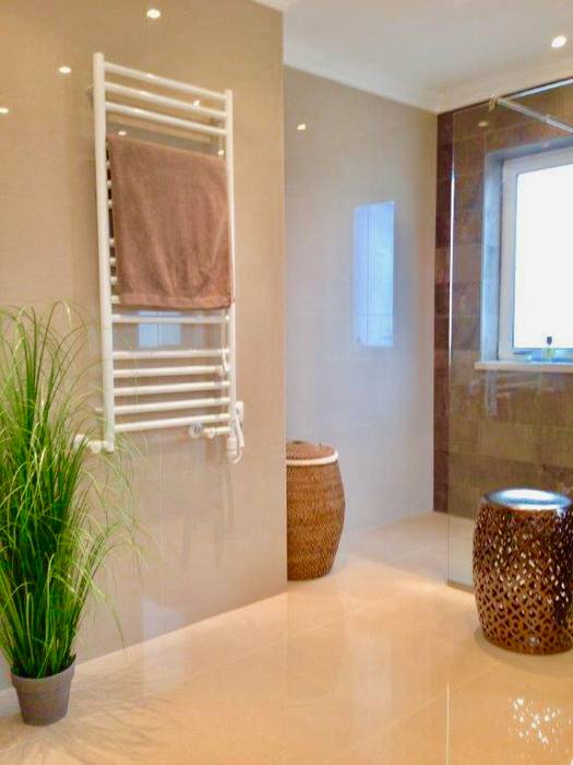 Remodelação de moradia em Obidos , Elite De Elogios Elite De Elogios Modern Bathroom Glass Decoration