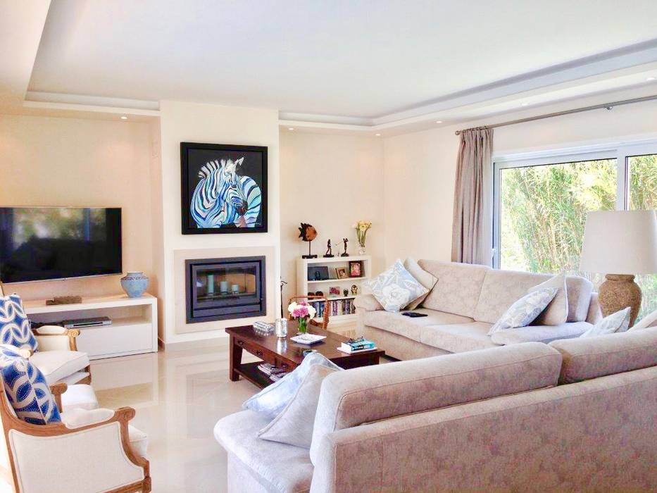 Remodelação de moradia em Obidos , Elite De Elogios Elite De Elogios Living room Flax/Linen Pink Sofas & armchairs