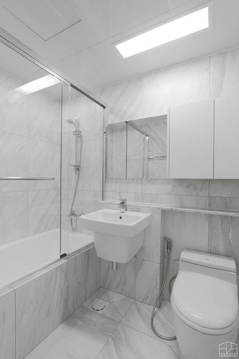 심플 모던스타일의 30평 아파트 인테리어, 홍예디자인 홍예디자인 모던스타일 욕실