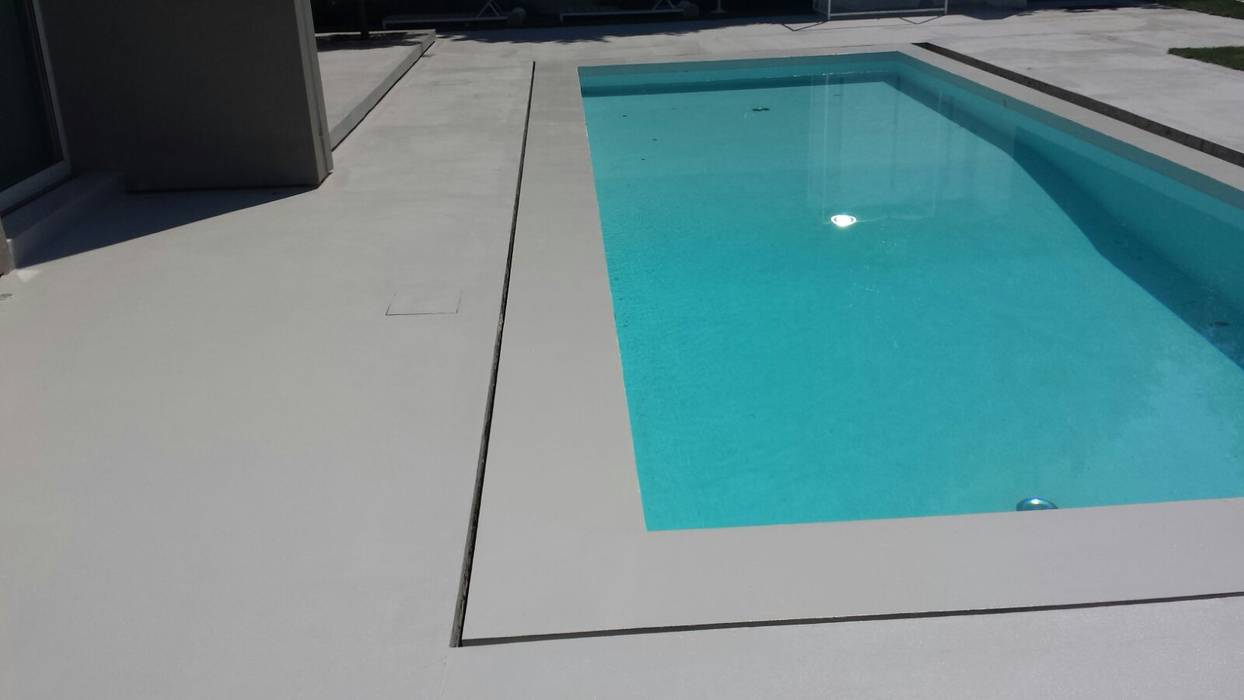 Villa - esterno piscina COVERMAX RESINE Piscina a sfioro