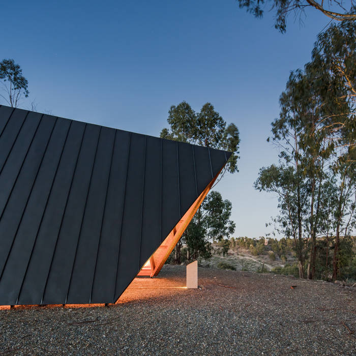 Capela de Nossa Senhora de Fátima, Plano Humano Arquitectos Plano Humano Arquitectos Telhados de duas águas Alumínio/Zinco