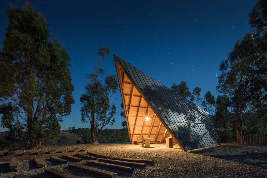 Capela de Nossa Senhora de Fátima, Plano Humano Arquitectos Plano Humano Arquitectos Двускатные крыши Алюминий / Цинк