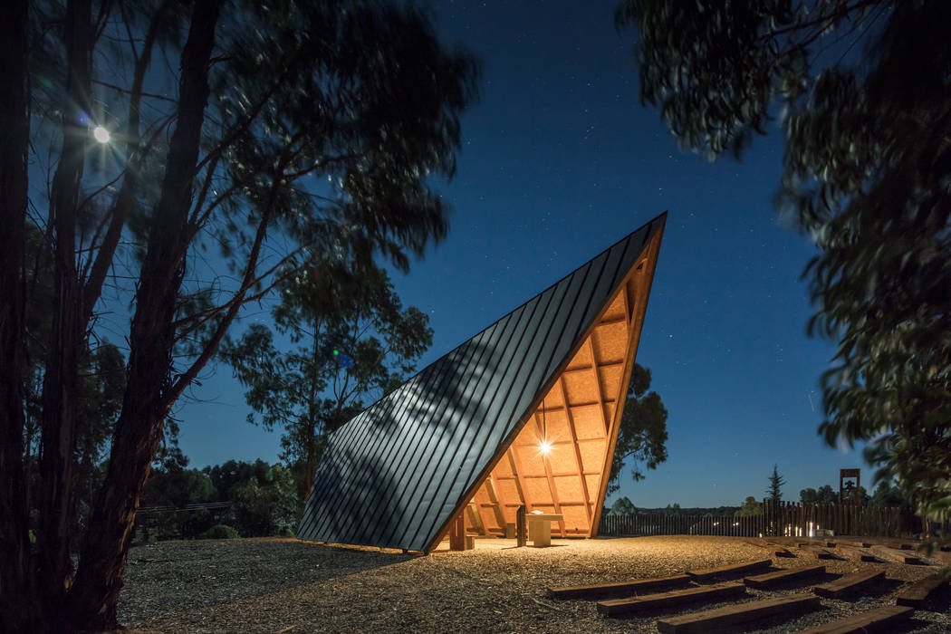 Capela de Nossa Senhora de Fátima, Plano Humano Arquitectos Plano Humano Arquitectos Двускатные крыши Алюминий / Цинк