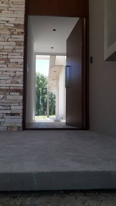 Vivienda M+S GB, Arquitectura Bur Zurita Arquitectura Bur Zurita Modern style doors