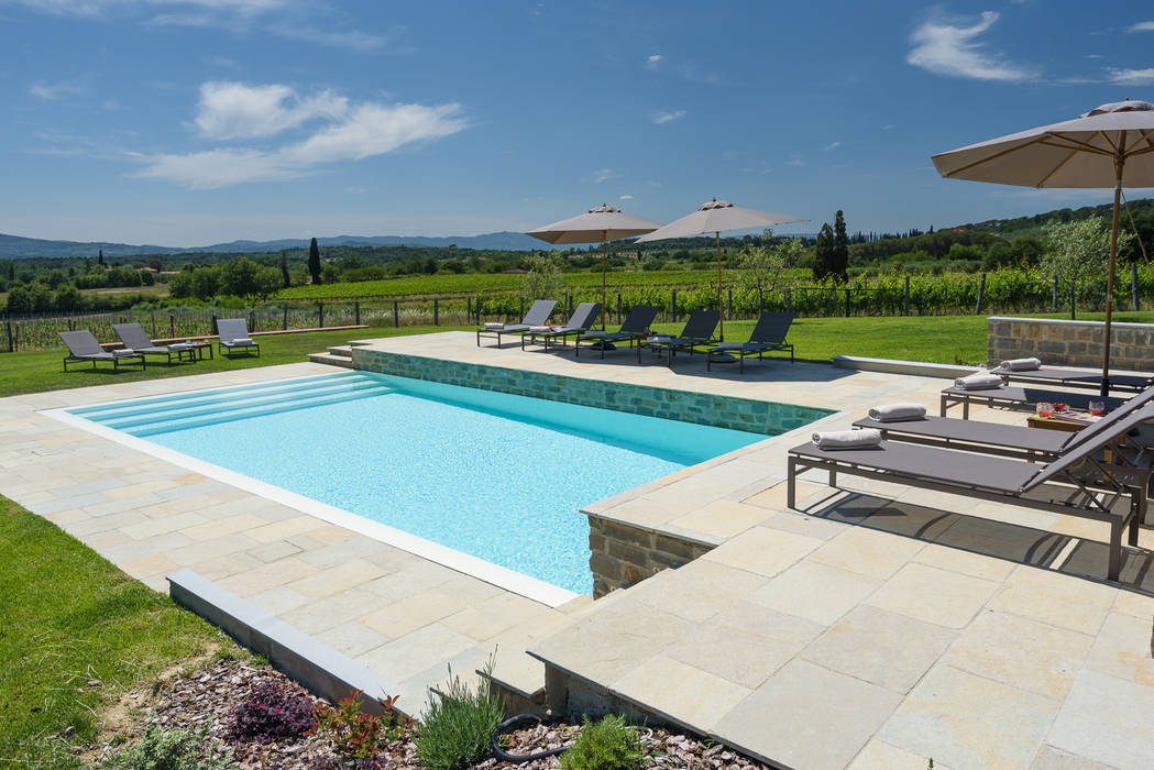 Realizzazione di piscina privata: piscina a sfioro in stile di ... Preventivo piscina a sfioro