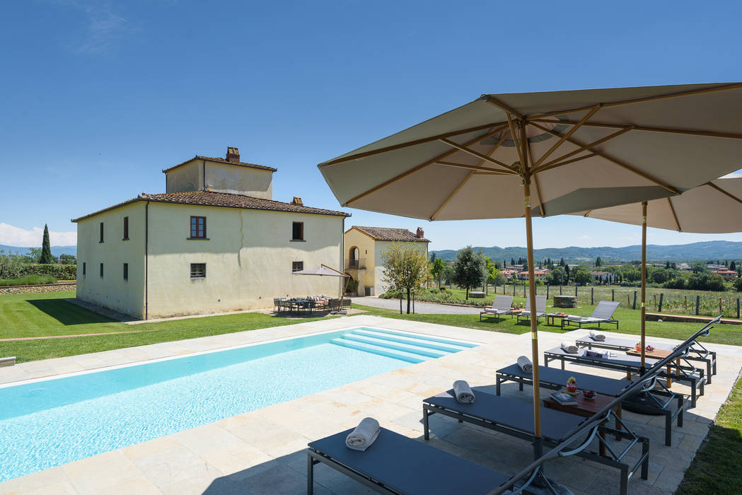 Realizzazione di piscina privata, MAURRI + PALAI architetti MAURRI + PALAI architetti Piscina a sfioro Pietra piscina,casa colonica,toscana,pietra,rivestimento