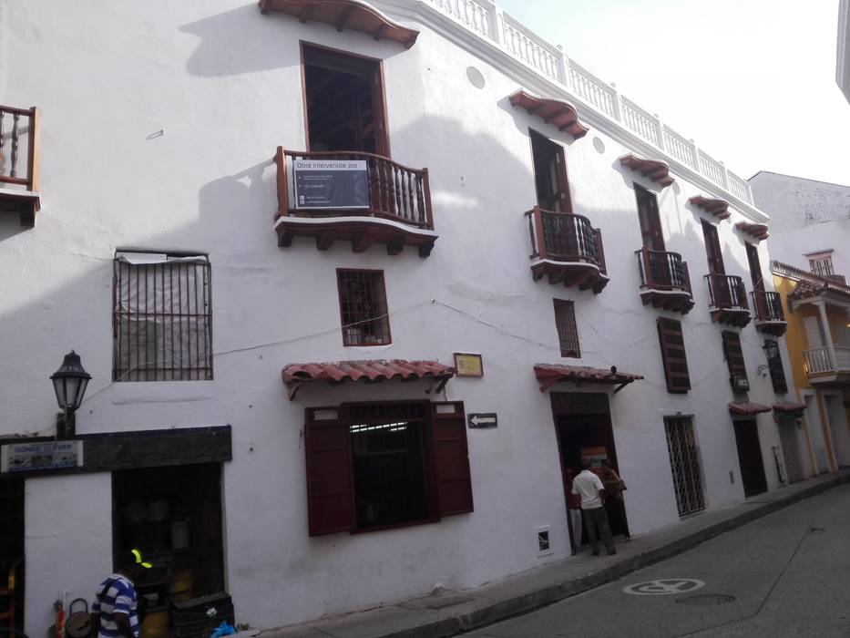 PROYECTO CALLE DEL CANDILEJO CON CALLE COCHERA DEL GOBERNADOR LAGART SAS Casas unifamiliares Ladrillos