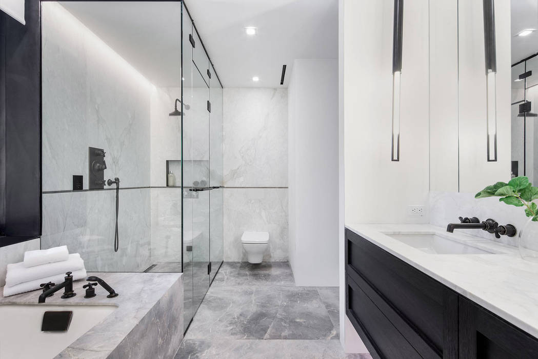 West Village | Bathroom GD Arredamenti Kamar Mandi Gaya Mediteran Parket Multicolored GeD cucine,GD Arredamenti,GD cucine,contract,bathroom sink,bathroom furniture,small bathroom,stone sink,walk-in shower,marble flooring,bathroom floor,bathroom mirror