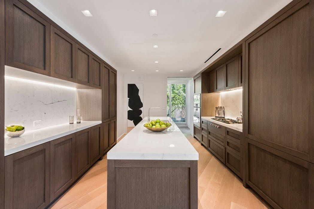 West Village | Kitchen GD Arredamenti Вбудовані кухні Масив Різнокольорові GeD cucine,GD Arredamenti,GD cucine,contract,hob,cooking island,kitchen island,wood flooring,wooden house,kitchen worktop,kitchen sink,traditional kitchen