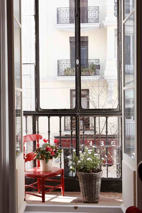 Apartamento en Madrid, Natalia Ibáñez Natalia Ibáñez Puertas y ventanas de estilo clásico