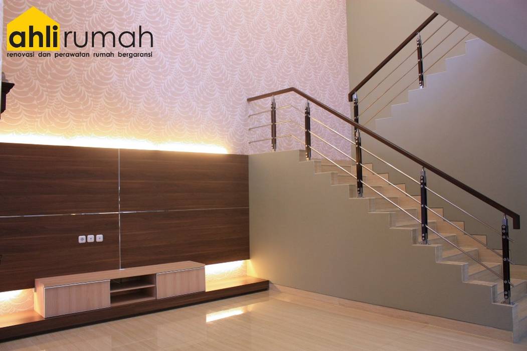 Rumah Tinggal Ibu Cucu, ahlirumah.id ahlirumah.id Escaleras Madera Acabado en madera