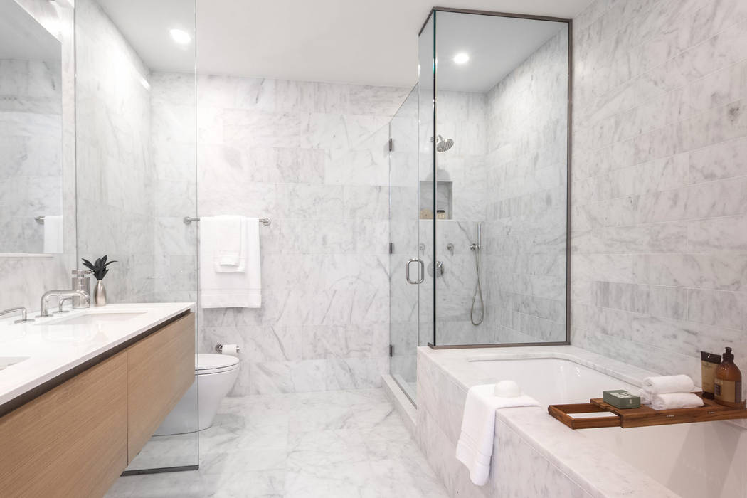 77 Warren Street | Bathroom GD Arredamenti Modern style bathrooms Marble contract,GD cucine,GeD cucine,GD Arredamenti,bathroom sink,bathroom mirror,bathroom furniture,modern bathtub,small bathroom,walk-in shower,marble flooring