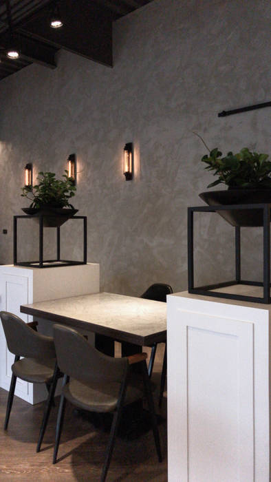 鐵框架搭配水磨石盆器 見和空間設計 餐廳 鐵/鋼 鐵件,水磨石盆器,植栽