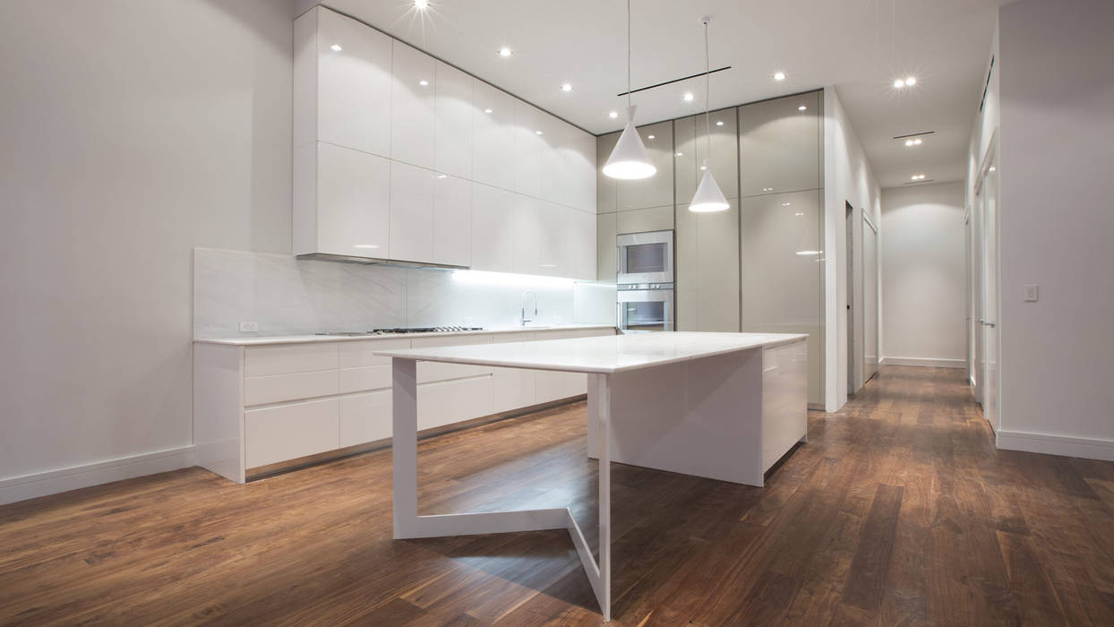 53 Greene Street | Kitchen GD Arredamenti مطبخ ذو قطع مدمجة زجاج GD Arredamenti,GeD cucine,GD cucine,contract,traditional kitchen,kitchen island,kitchen lighting,white kitchen,wood flooring,kitchen worktop,natural stone slab,shabby chic