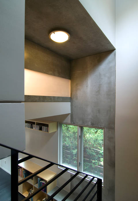 Q Place Residence, KUBE architecture KUBE architecture Modern corridor, hallway & stairs