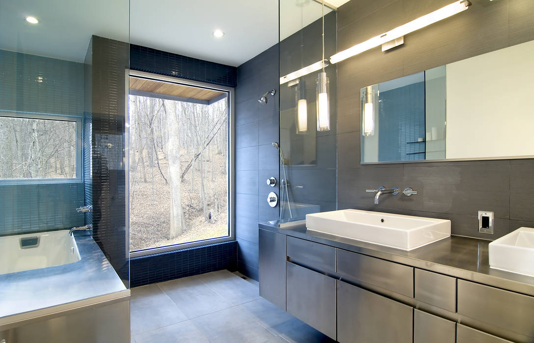 Forest House, KUBE architecture KUBE architecture Modern style bathrooms