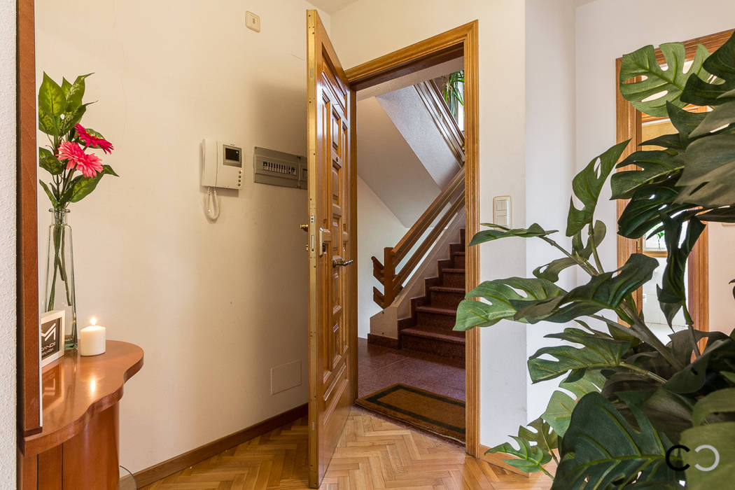 RECIBIDOR CCVO Design and Staging Pasillos, vestíbulos y escaleras de estilo moderno