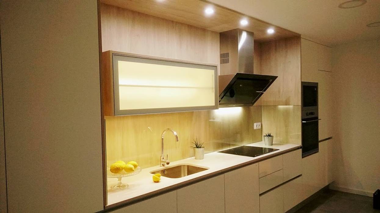 Cocinas modernas: Ideas, imágenes y decoración de C evolutio Lda Moderno