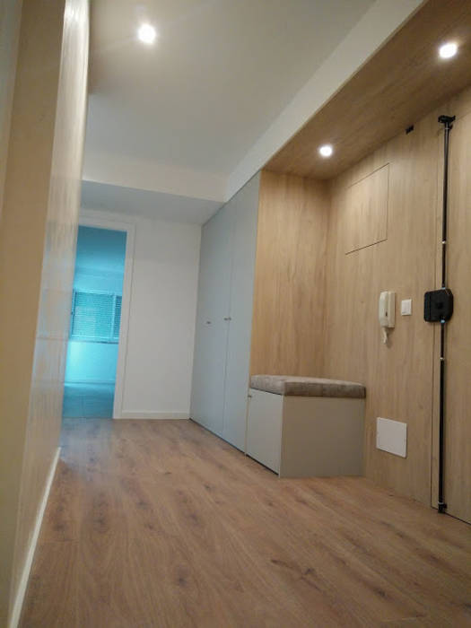 Pasillos, vestíbulos y escaleras modernos de C evolutio Lda Moderno