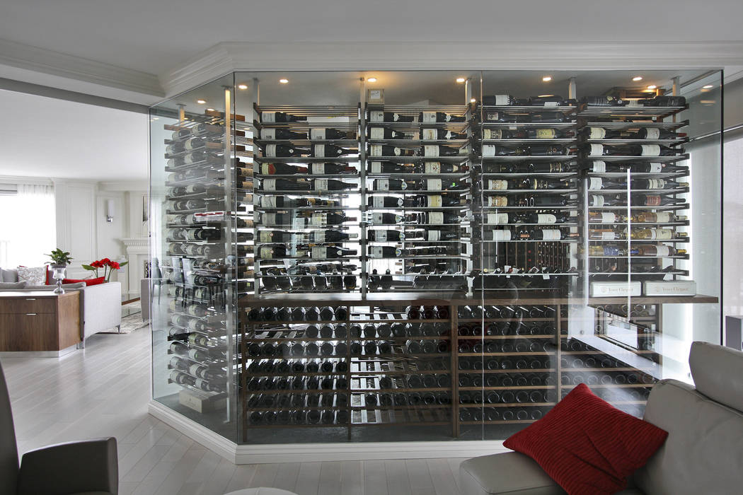 Agencement d'une cave à vin dans un condo urbain, Millesime Wine Racks Millesime Wine Racks Modern wine cellar Aluminium/Zinc