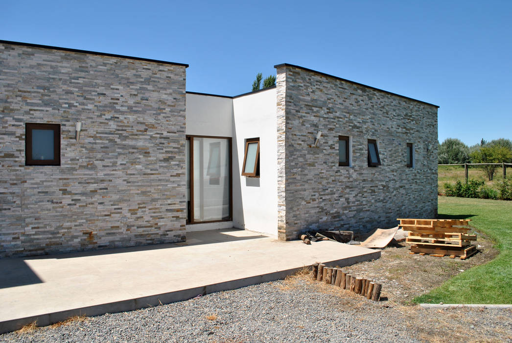 Casa Bravo, AtelierStudio AtelierStudio Modern Houses