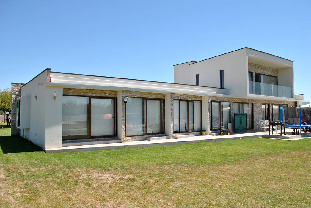 Casa Bravo, AtelierStudio AtelierStudio Casas estilo moderno: ideas, arquitectura e imágenes