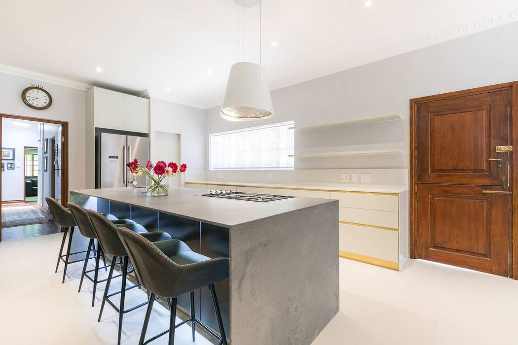 House Westminster, Oksijen Oksijen Kitchen units ceasarstone,rugged concrete,kitchen island,grey counter top,LED Lighting,brass kickplates,best italia,white extractor,waterfall