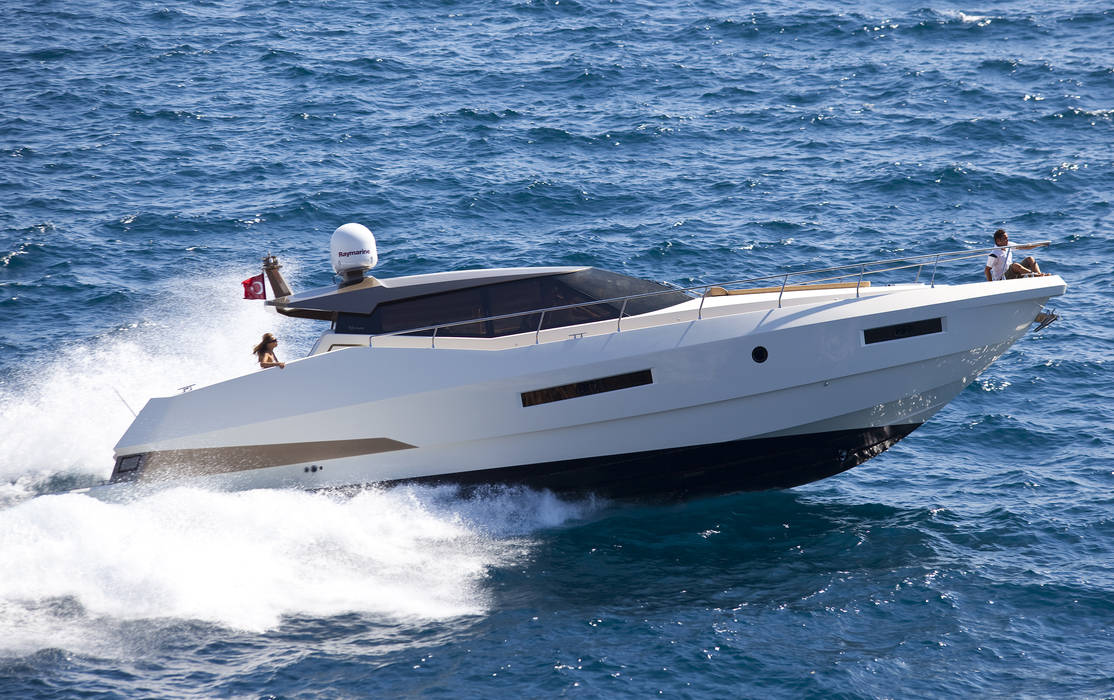 YACHTS, Gloss Design Gloss Design Yates y jets de estilo moderno