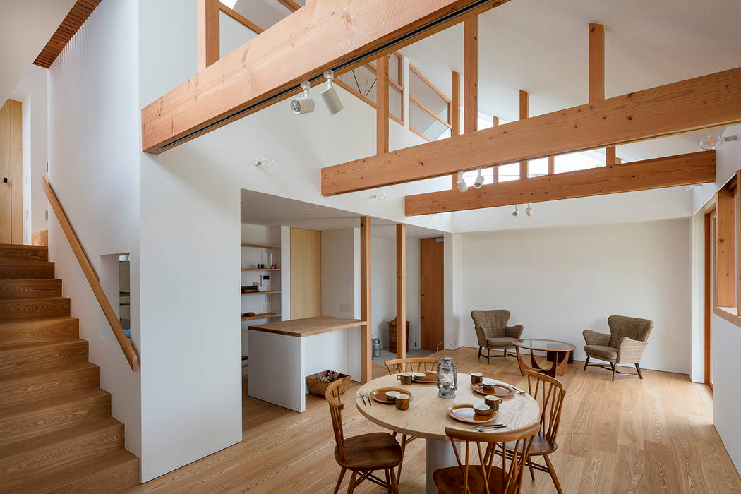 House in Nishimatsugaoka, arbol arbol Minimalist dining room Solid Wood Multicolored