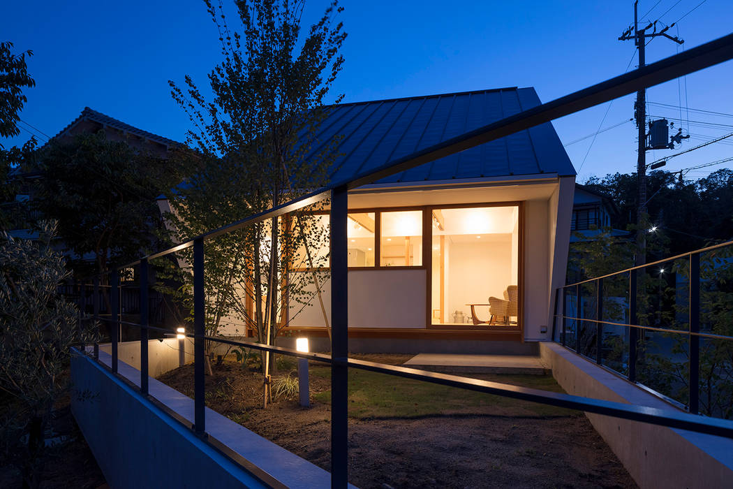 西松ヶ丘の家 House in Nishimatstugaoka, arbol arbol ミニマルな 家 金属