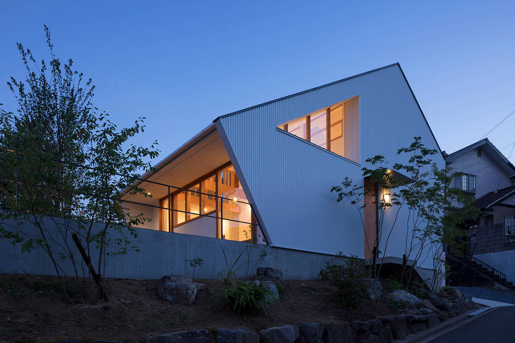 西松ヶ丘の家 House in Nishimatstugaoka, arbol arbol منزل خشبي فلز