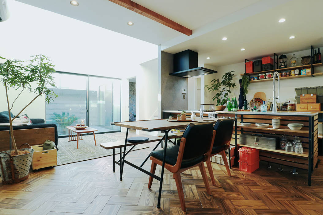 アメリカンヴィンテージの家, オレンジハウス オレンジハウス Eclectic style dining room Tables